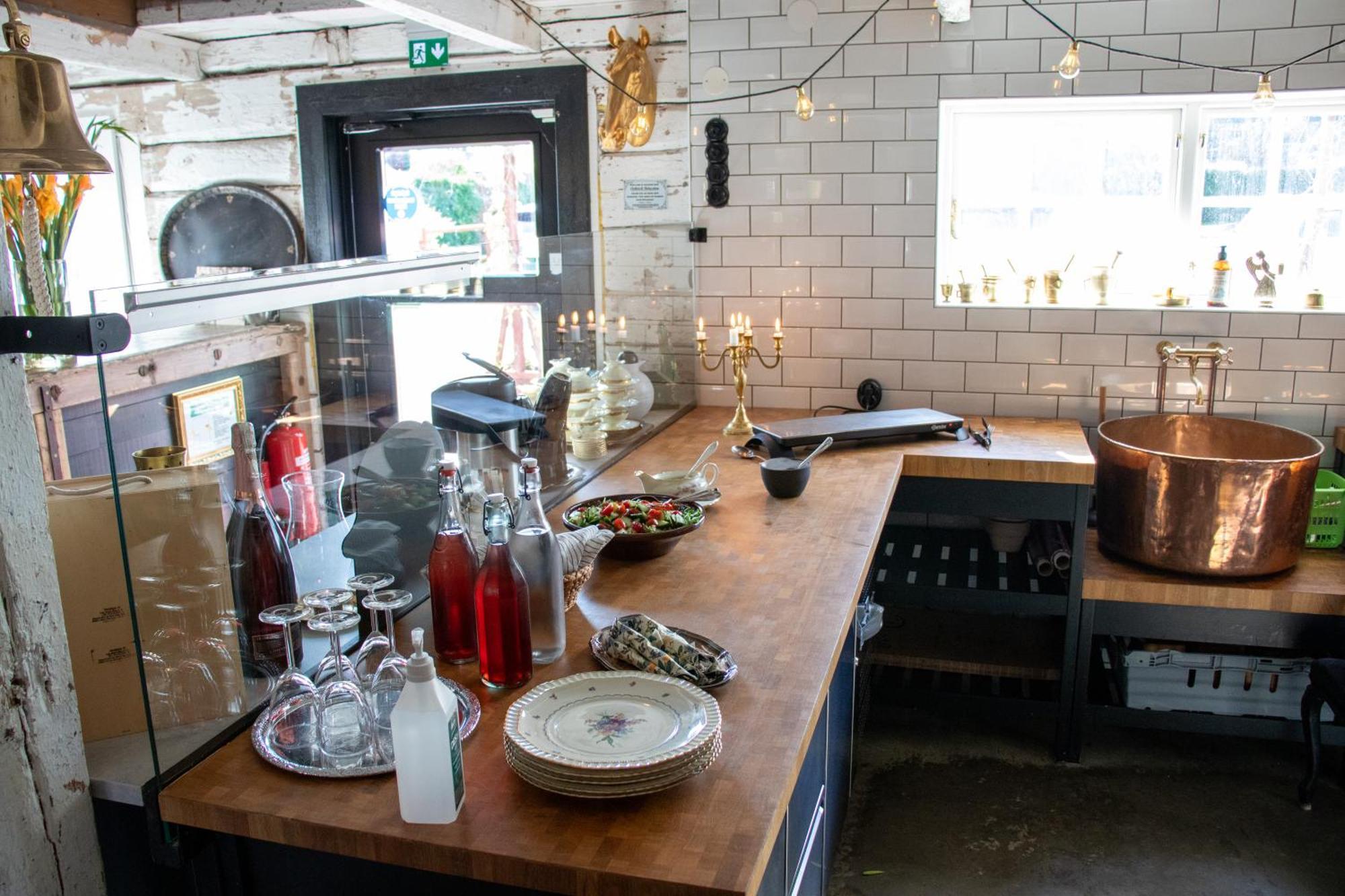 Hem Till Garden Boutique Hotel Västerås Kültér fotó