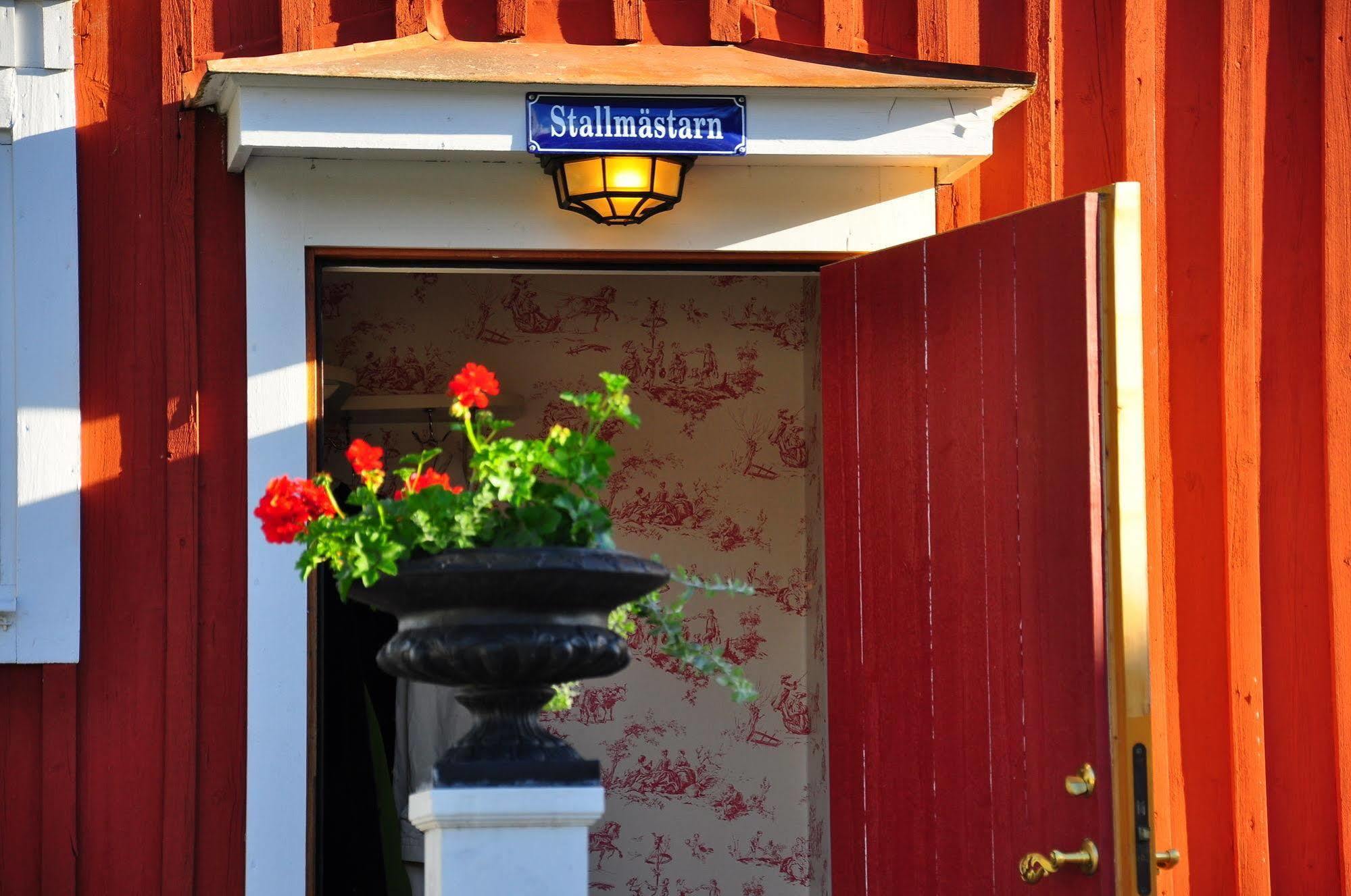 Hem Till Garden Boutique Hotel Västerås Kültér fotó